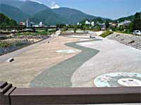 奈良川河川敷広場