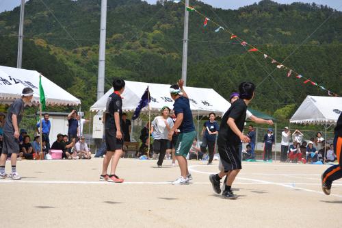 各地区の威信をかけたリレー