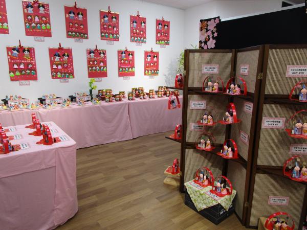 全体のおひな様作品展示風景