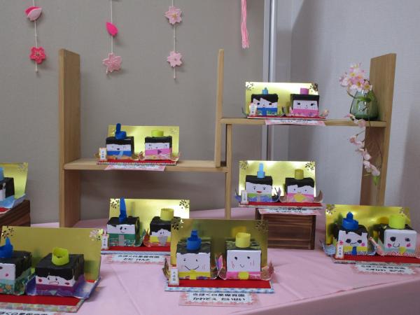 置物のおひな様作品展示アップ
